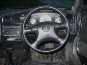 2000 Nissan Expert Photos