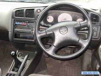 2001 Nissan Expert Pics
