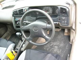 2001 Nissan Expert Pictures