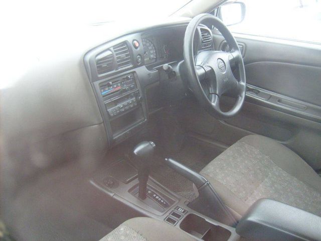 2002 Nissan Expert