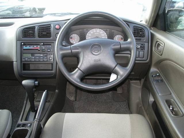 2002 Nissan Expert Pictures