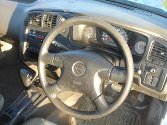 2002 Nissan Expert Pictures