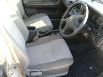 2002 Nissan Expert Pictures