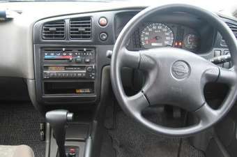 2002 Nissan Expert Pictures