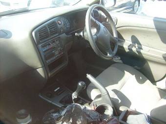 2002 Nissan Expert Photos