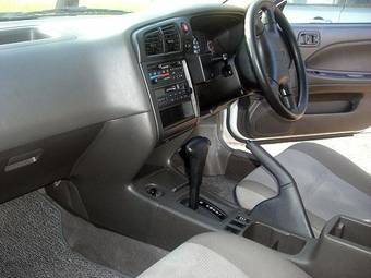 2002 Nissan Expert Pictures