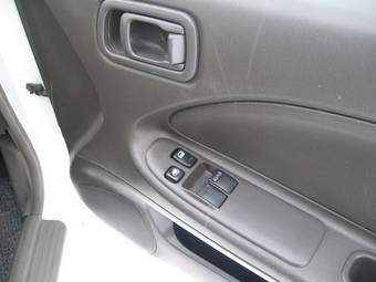2002 Nissan Expert Pics