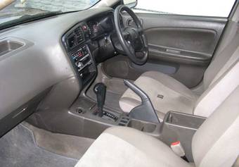 2002 Nissan Expert Photos