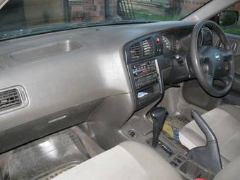 2002 Nissan Expert Pictures