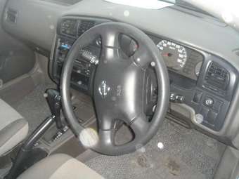 2003 Nissan Expert Photos