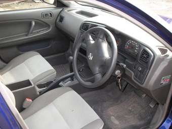 2003 Nissan Expert Pictures
