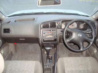2003 Nissan Expert Pictures