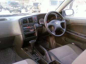2003 Nissan Expert Photos