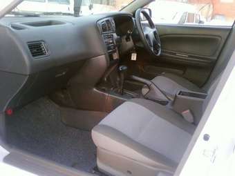 2003 Nissan Expert Photos