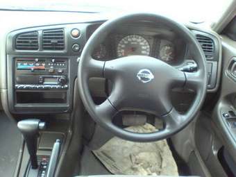 2003 Nissan Expert Pics