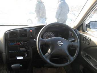 2003 Nissan Expert Images
