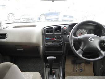 2003 Nissan Expert Pictures