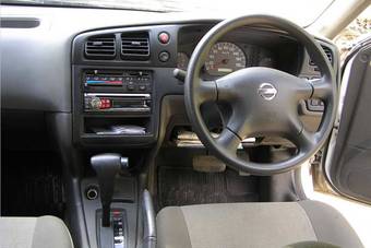 2003 Nissan Expert Pictures