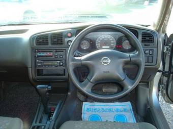 2003 Nissan Expert Pictures