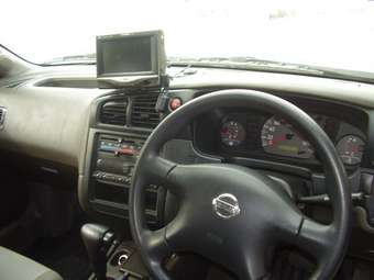 2004 Nissan Expert Photos