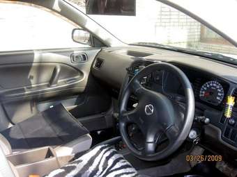 2004 Nissan Expert Pictures