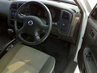 2004 Nissan Expert Pictures