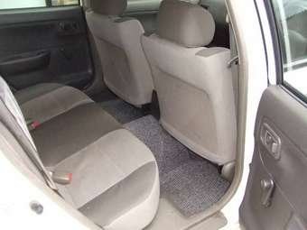 2004 Nissan Expert Pics