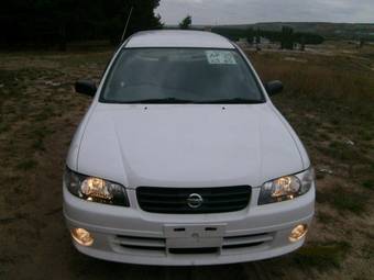 2004 Nissan Expert Photos