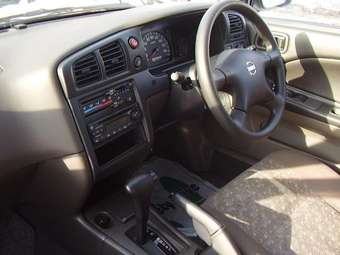 2005 Nissan Expert Pictures