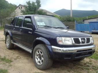 2002 Nissan Frontier Photos