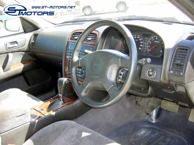 1997 Nissan Gloria Pictures