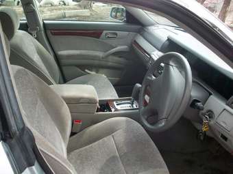1999 Nissan Gloria Photos