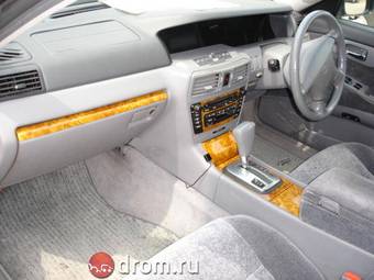 1999 Nissan Gloria Pictures