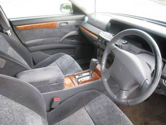 1999 Nissan Gloria Pictures