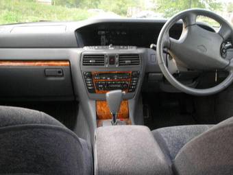 1999 Nissan Gloria Pictures