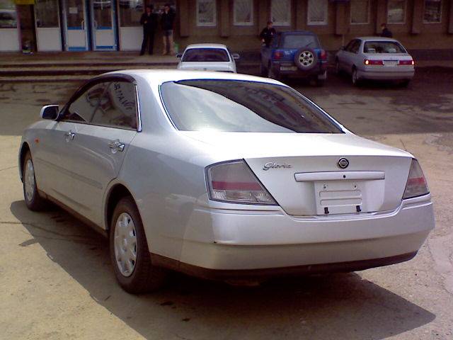 2000 Nissan Gloria