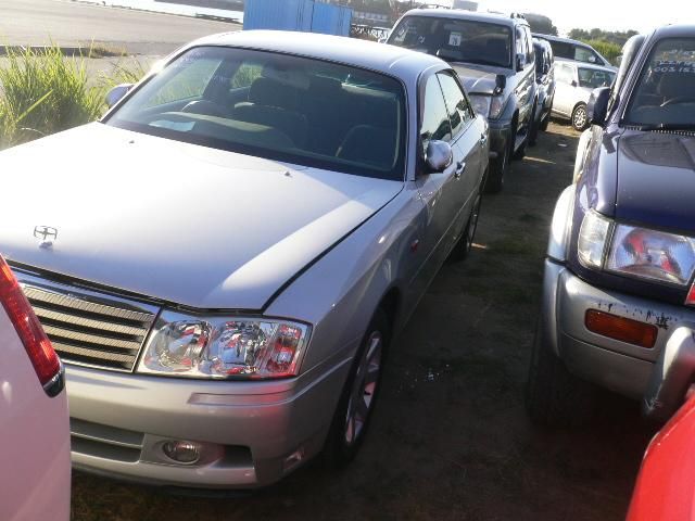 2000 Nissan Gloria