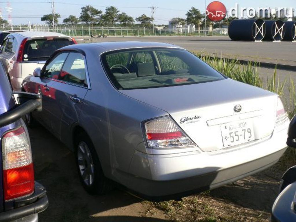 2000 Nissan Gloria