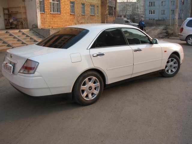 2000 Nissan Gloria