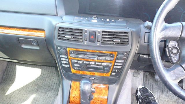 2000 Nissan Gloria