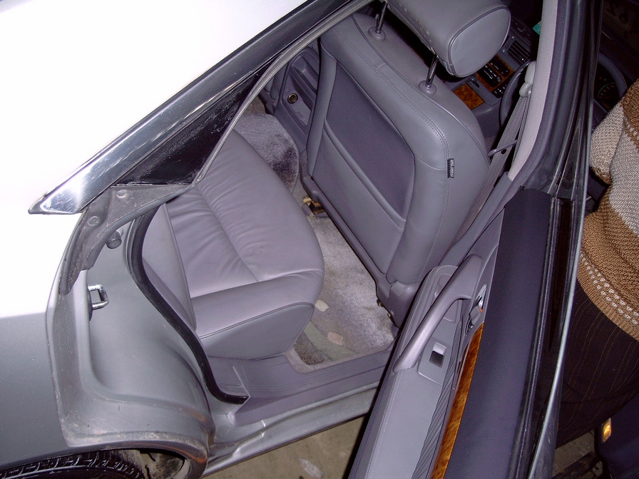 2000 Nissan Gloria Pictures