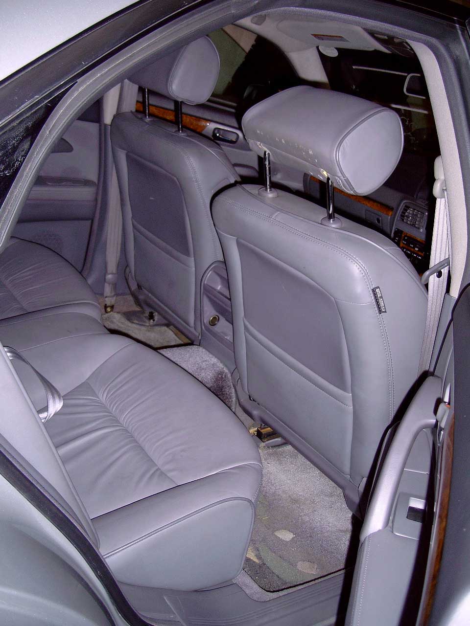 2000 Nissan Gloria Pictures