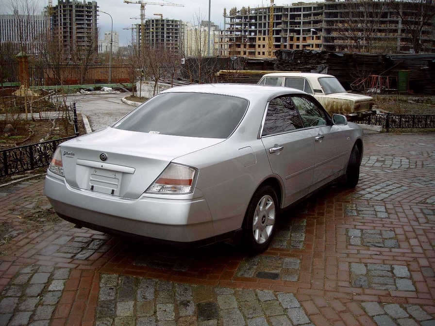 2000 Nissan Gloria Photos