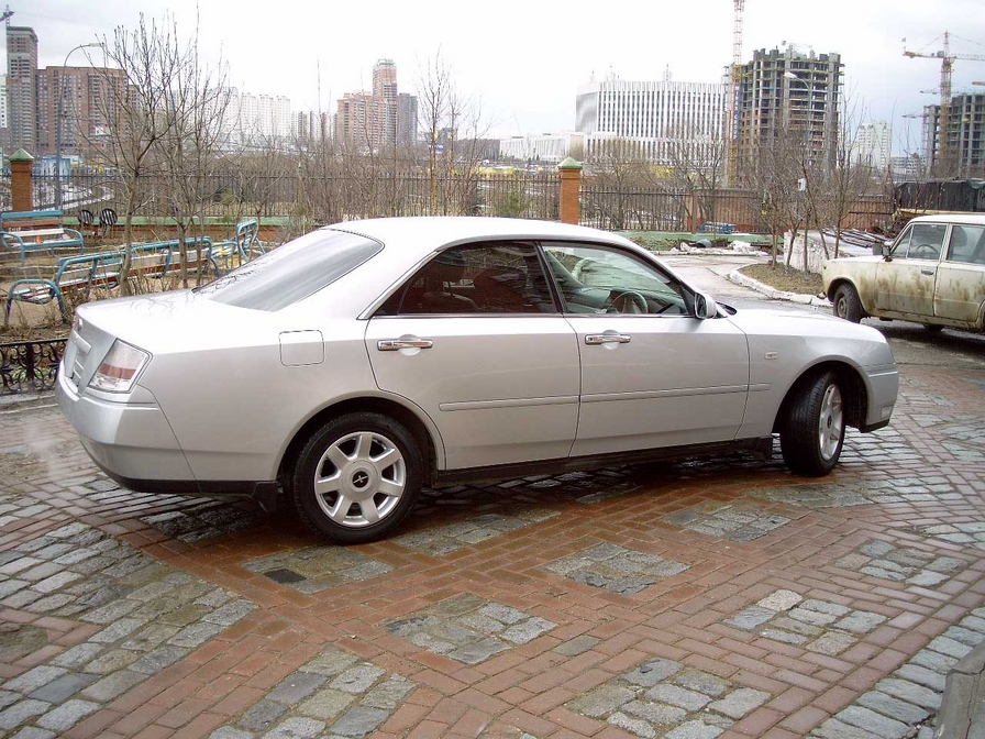 2000 Nissan Gloria Photos
