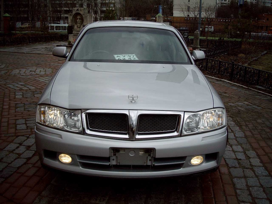 2000 Nissan Gloria Pictures