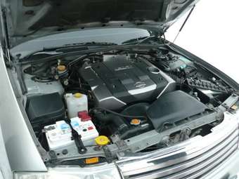 2000 Nissan Gloria Images