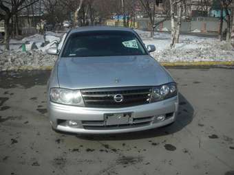 2000 Nissan Gloria Images