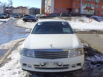 2000 Nissan Gloria Pictures