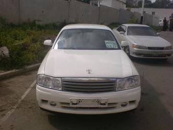 2000 Nissan Gloria Images