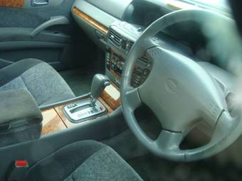 2000 Nissan Gloria Photos